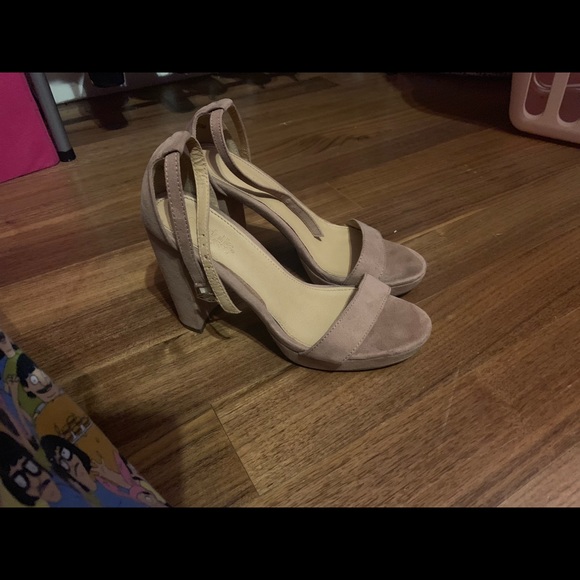 High heels - Picture 2 of 2